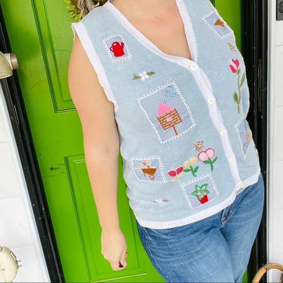 Vintage knit grandma core vest buttons down front garden theme large flowers - Picture 4 of 6